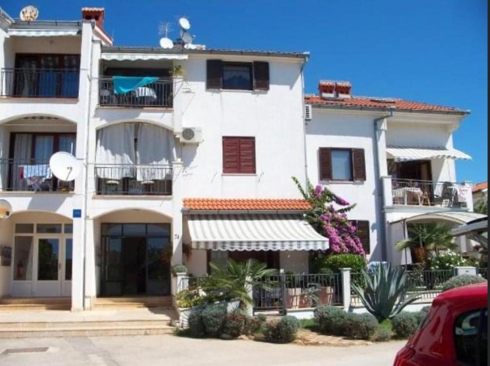 Olivia, Seaside Apartment In Medulin, Croatia Esterno foto